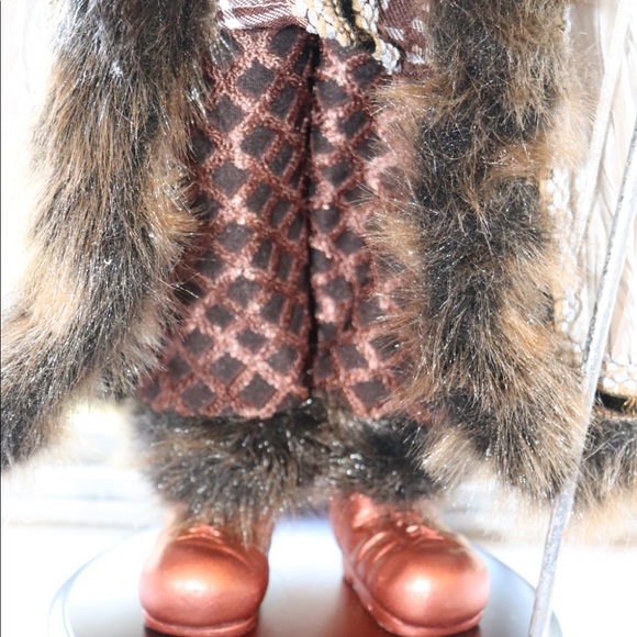 SANTA CLAUS HOLDING A JEWELED STAFF AND WREATH - Picture 5 of 15